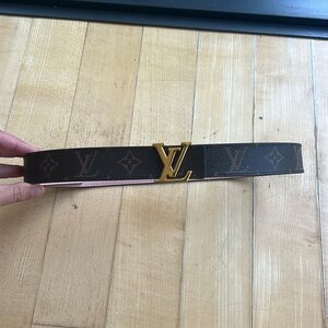 Reversible women’s Louis Vuitton Belt